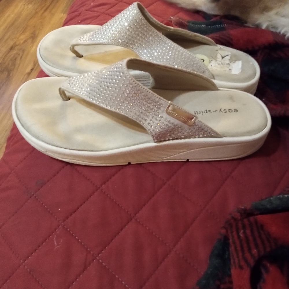 Easy spirit flip flops